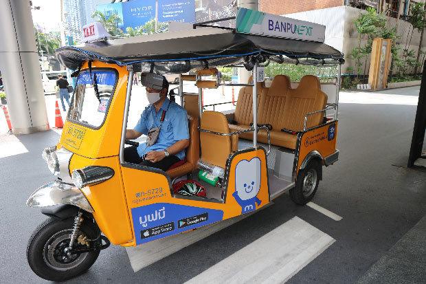 ムーブミが運行する電動トゥクトゥク＝８月11日、タイ・バンコク（ＮＮＡ撮影）