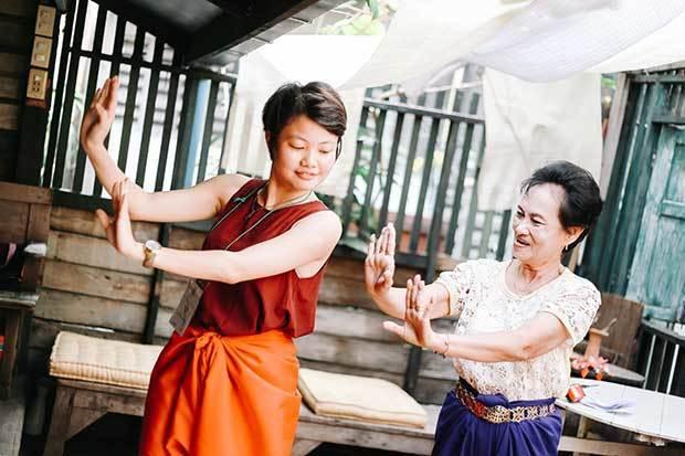 ハイブスターが造成したタイ伝統舞踊の体験型観光の様子（同社提供）