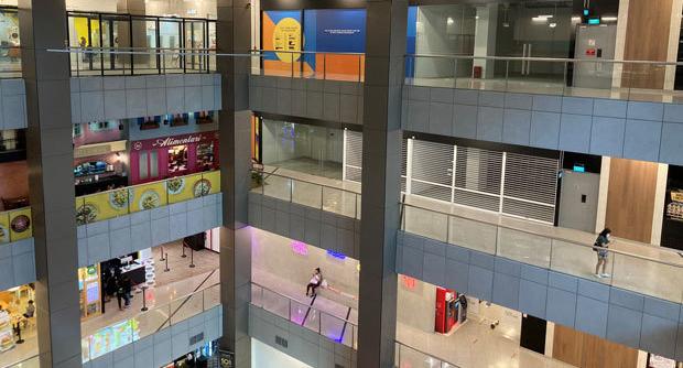 テナントの空室が目立つ繁華街オーチャードの商業施設＝11月、シンガポール中心部（ＮＮＡ撮影）