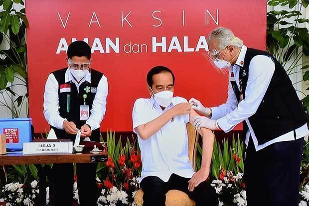 ジョコ大統領は１月13日、中国のシノバック製の新型コロナウイルスワクチンの接種第１号となった（内閣官房提供）