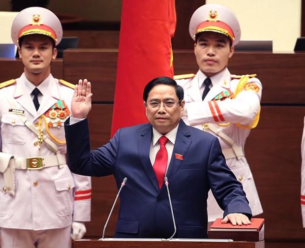 新首相に選出され、国会で宣誓するファム・ミン・チン氏（ベトナム政府提供）