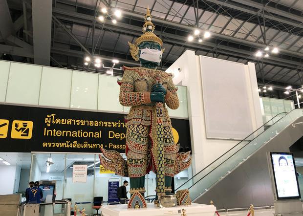 タイ政府は、２月１日に隔離なし入国制度を再開する方針を固めた。写真はバンコク東郊のスワンナプーム国際空港＝21年12月、タイ・サムットプラカン県（ＮＮＡ撮影）