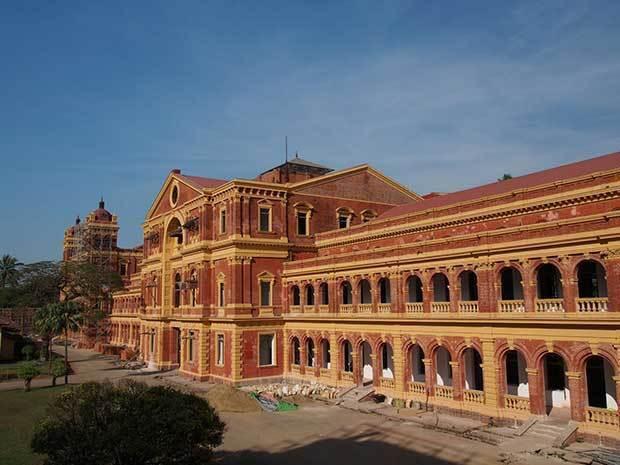 ヤンゴンにある植民地政庁（筆者撮影）