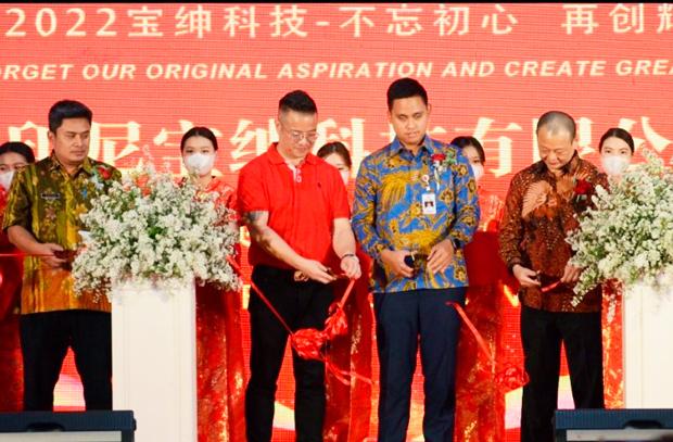 中国系ＢＳＮテクノロジーズ・インドネシアは、クンダル工業団地で衣料用タグやラベルを製造する新工場を開所した（クンダル県提供）