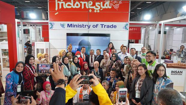 トルコのイスタンブールで開催されたハラル製品見本市「ＯＩＣハラルエキスポ」に設けられたインドネシアパビリオン（インドネシア外務省提供）