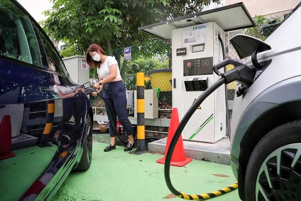 シンガポールで電気自動車の充電設備を管理する法律が成立した（ST PHOTO: KEVIN LIM）