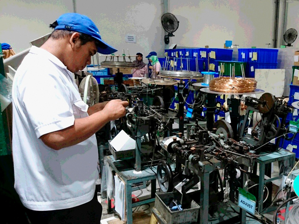技術の向上に日々取り組むインドネシア工場の従業員たち