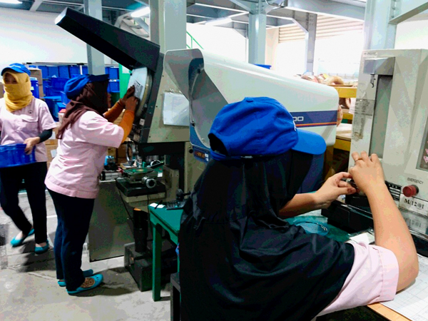 技術の向上に日々取り組むインドネシア工場の従業員たち