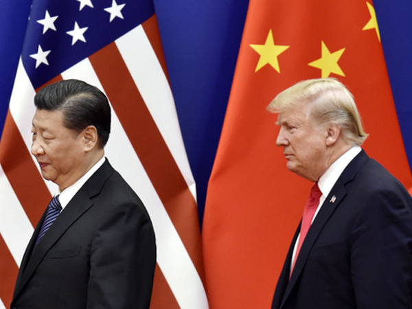 米国のトランプ大統領（右）による「貿易戦争」の先行きに、中国をはじめとするアジア各国に警戒感が広がっている（写真は2017年11月の米中首脳会談＝共同）