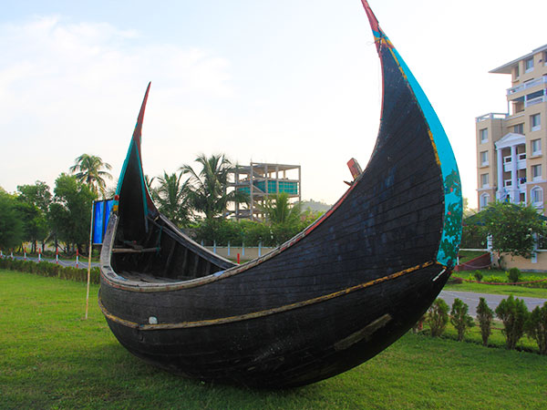 コックスバザール周辺で使われている伝統的な漁船