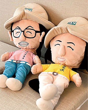 本国内外問わず、休日はゴルフ。社員からもらった、似鳥会長夫婦をイメージしたゴルフクラブカバーを大切にしている。(ニトリホールディングス提供)