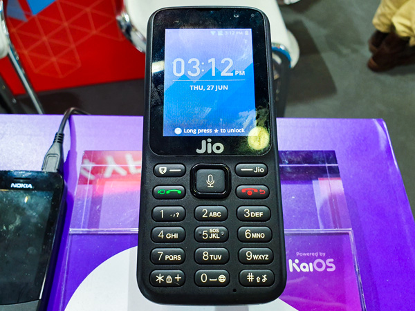 インドの携帯電話事業者、リライアンス・ジオ・インフォコムのベーシックフォン「ジオフォン」（同）