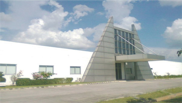 フマキラーインドネシアが除菌剤を生産するカラワン工場（同社提供）