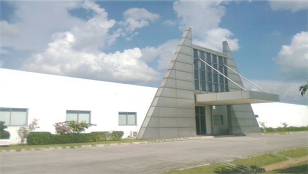 フマキラーインドネシアが除菌剤を生産するカラワン工場(同社提供)