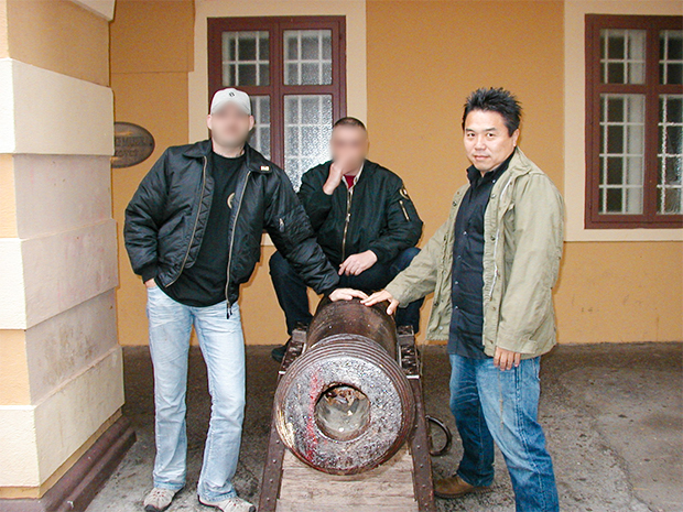 2009年、ボスニアのブコバルで戦没者慰霊式典に参加。フランス人、ドイツ人の戦友と久しぶりに再会した（筆者提供）