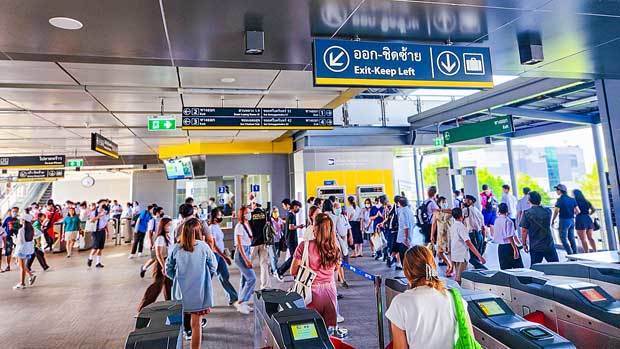 タイは鉄道網の拡大に加え、駅のバリアフリーや支払いシステムの統合など質の改善も必要になる（ＮＮＡ撮影）