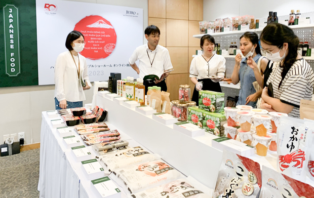 ジェトロは日本産食品を紹介するショールームを設置した＝19日、ハノイ