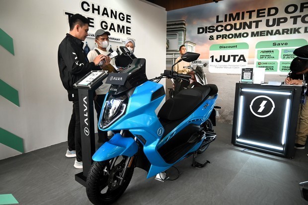 「ガイキンド・インドネシア国際オートショー（ＧＩＩＡＳ）2023」で展示された、イレクトラ・モーター・グループの電動バイク「ＡＬＶＡ ＯＮＥ」=８月、バンテン州（ＮＮＡ撮影）