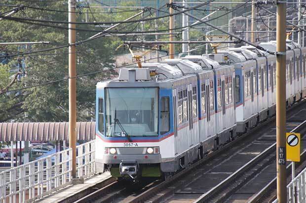 政府はＭＲＴ３号線の運営・保守事業を巡り進め方を決めかねている＝３月、マンダルヨン市（ＮＮＡ撮影）