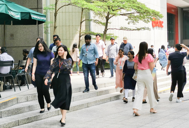 ローレンス・ウォン副首相兼財務相は、物価高で国民の生活費負担が増していることを受け、11億Ｓドル規模の支援策を導入すると発表した＝シンガポール中心部（ＮＮＡ撮影）