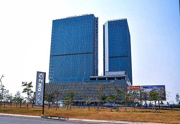 中央商業地区（ＣＢＤ）ＰＩＫ２で24年に稼働予定するオフィスビル「ムナラ・シャリア」の外観＝10月、バンテン州（ＮＮＡ撮影）