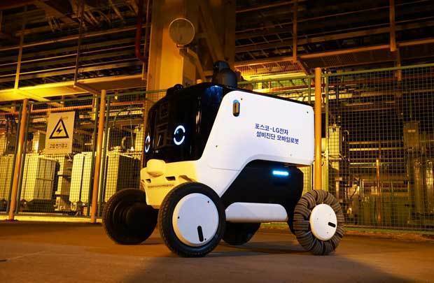 製鉄所に導入されたＬＧ電子の自動運転ロボット（ポスコ提供）