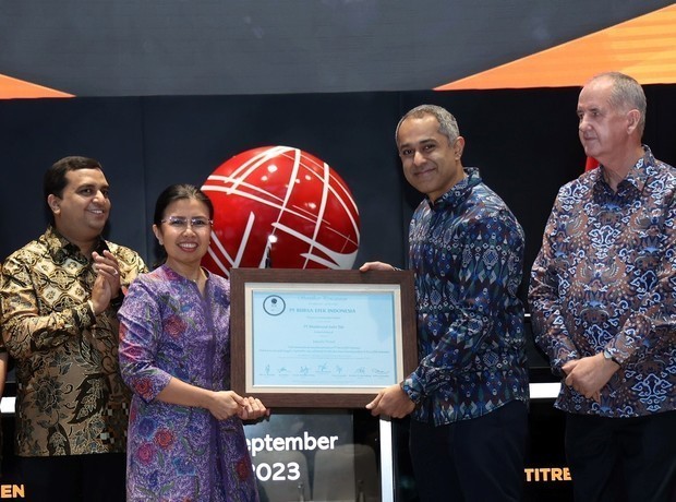 東南アジアのＩＰＯ市場でインドネシアが好調だ。写真は今年９月に上場した同国の幼児・子ども服・おもちゃメーカー、ムルティトレンド・インドの上場セレモニー（同社提供）