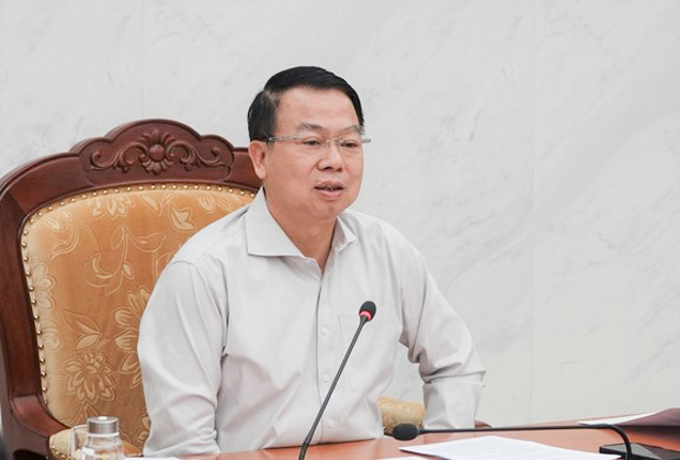 政令８号の延長と一部条項の効力停止について説明するベトナム財務省のグエン・ドゥク・チー次官（政府公式サイトから）