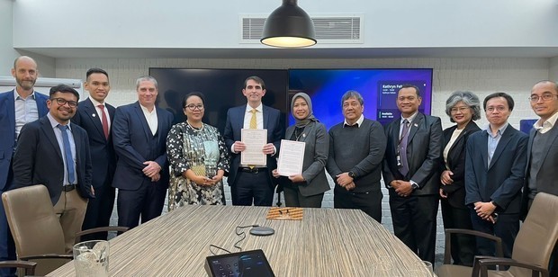 インドネシア運輸省は、英トニー・ブレア・グローバル・チェンジ研究所（ＴＢＩ）と協力覚書を締結した（同省提供）