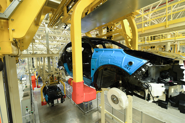 中国の2024年の「新エネルギー車（ＮＥＶ）」出荷台数は1,100万台を超え、今年から３割の伸びを示す見通しだ。人口当たりの自動車保有台数は今後も増えるとみられ、成長が期待できる状態にある＝浙江省寧波市（新華社）