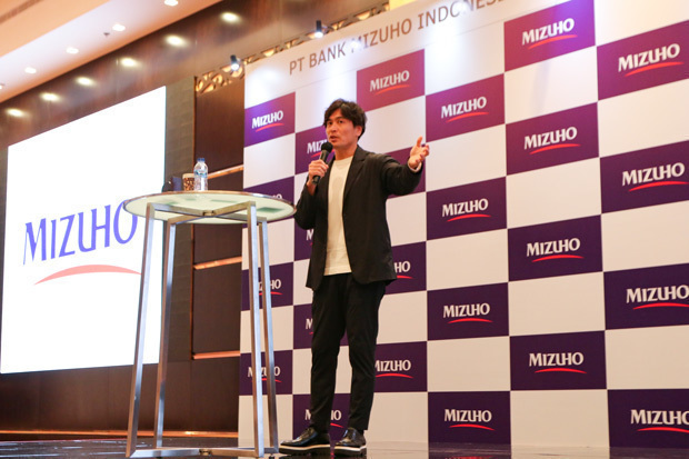 みずほ会で講演した元ラグビー日本代表の大畑大介氏＝６日、ジャカルタ特別州（ＮＮＡ撮影）