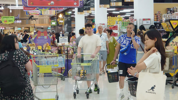 輸出の見通しが不透明な状況下、国内消費の拡大に期待がかかる＝23年12月、タイ（ＮＮＡ撮影）