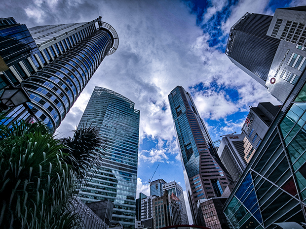 シンガポール経済の減速傾向が続いた＝シンガポール中心部（ＮＮＡ撮影）
