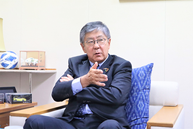 ＮＮＡのインタビューに答える在タイ王国日本大使の梨田氏＝2023年12月、タイ・バンコク（ＮＮＡ撮影）