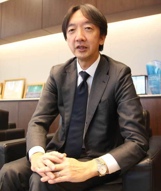 インタビューに応じる三井住友銀行の繁井健太郎ベトナム総支配人兼ハノイ支店長