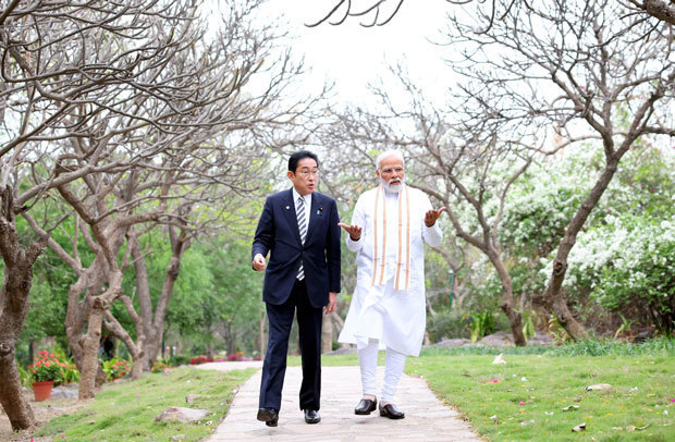 2023年３月に訪印した岸田首相（左）とモディ首相。「自由で開かれたインド太平洋」構想を確認した（インド政府提供） 