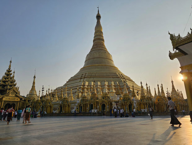 最大都市ヤンゴンの仏塔「シュエダゴン・パゴダ」＝１月22日、ミャンマー（ＮＮＡ） 