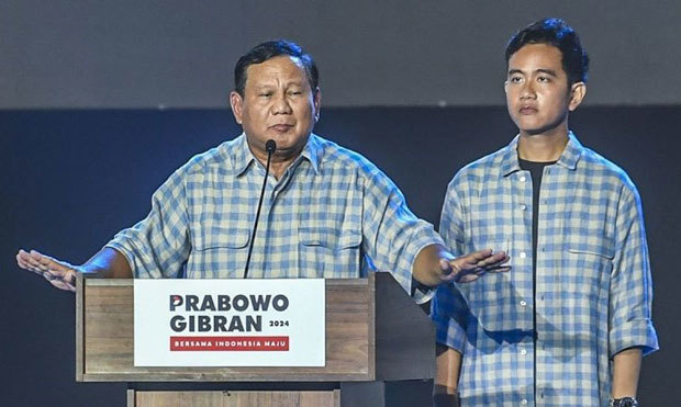 大統領選挙の公式開票結果が20日発表され、プラボウォ氏（左）とギブラン氏の正副大統領ペアが当選した（写真は２月14日、アンタラ通信）
