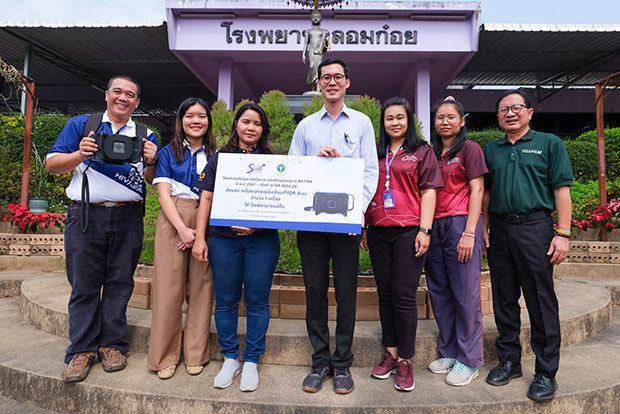 フジフイルム（タイランド）は、チェンマイ県の山岳地帯の病院に携帯型のＸ線撮影装置を提供した＝３月25日（同社提供） 
