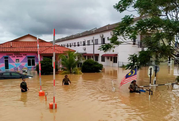マレー半島中央部を襲った21年の大規模水害では、首都圏スランゴール州などで甚大な被害が起きた＝21年12月（ヒシャムディン元国防相のＸ＝旧ツイッター＝より）