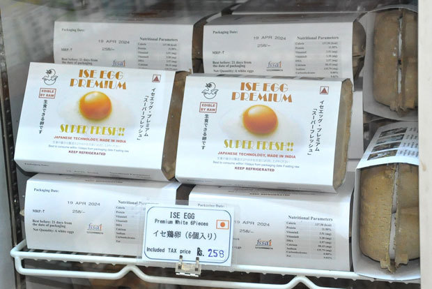 生食が可能な卵製品「イセエッグ・プレミアム スーパーフレッシュ」＝19日、インド北部ハリヤナ州グルガオンの小売店（ＮＮＡ撮影）