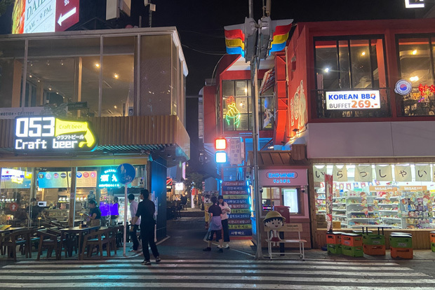 日本の街角を再現した「ティンクパーク」。日本食店も複数入居する＝４月２日、タイ・チェンマイ（ＮＮＡ撮影）