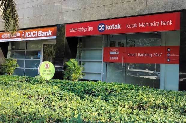 インド各地に1,800カ所超の支店を置くコタック・マヒンドラ銀行＝25日、北部グルガオン（ＮＮＡ撮影）