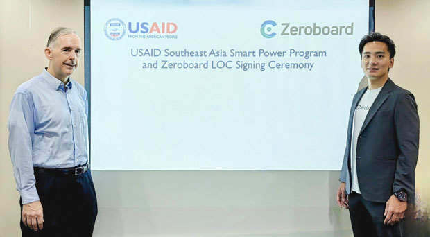 ゼロボートと米国国際開発庁は東南アジアでの脱炭素化支援で提携した。写真右は鈴木氏（ゼロボード提供）