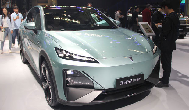 重慶長安汽車が手がけるＮＥＶブランド「深藍汽車」の「Ｓ７」