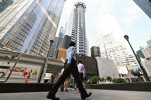 シンガポールで大手会計事務所が人材確保・育成の取り組みを強化する（PHOTO: ST FILE）