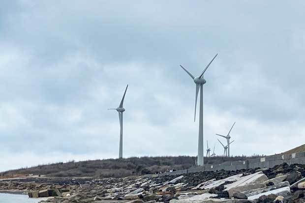 台湾の離島の澎湖県にある風力発電機（ＮＮＡ撮影）