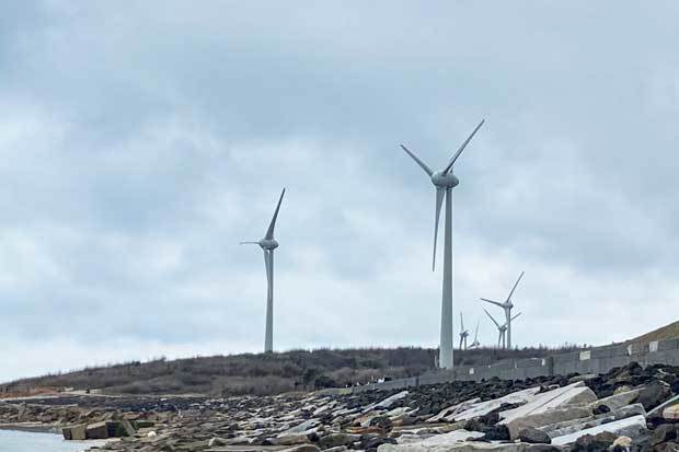 台湾の離島の澎湖県にある風力発電機（ＮＮＡ撮影）
