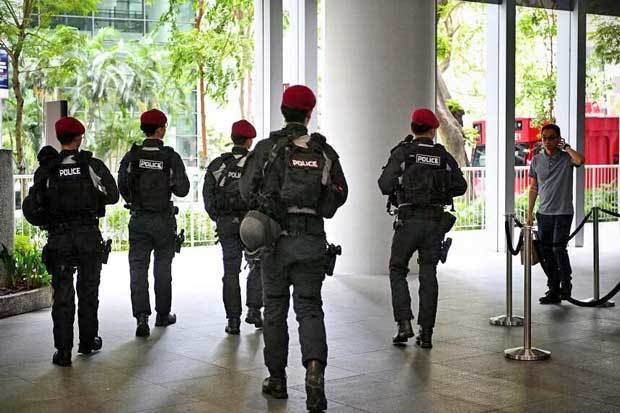 マレーシアのジョホール州ウルティラムで警察署が襲撃された事件を受け、シンガポールで治安対策が強化されている（PHOTO: ST FILE）