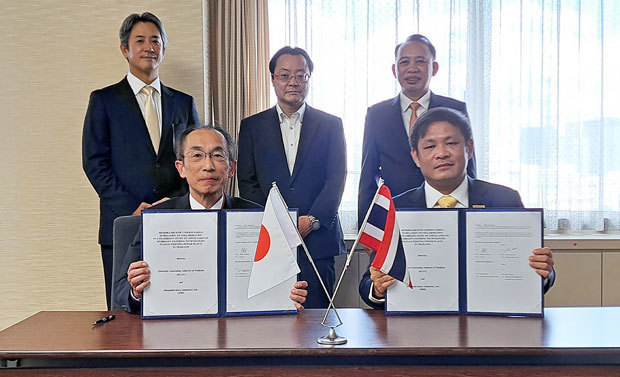 第６回日タイエネルギー政策対話でのＥＧＡＴとの覚書の調印式（三菱重工提供）